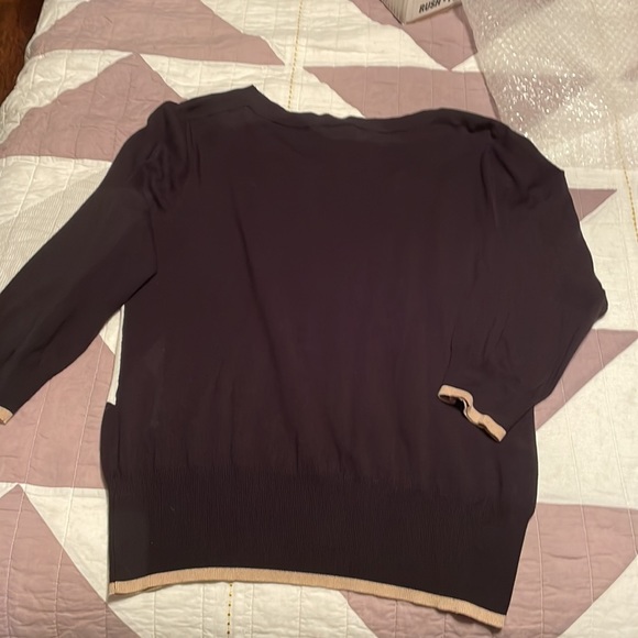 Cute everywhere sweater looks really good on. Light sweater blouse - Picture 2 of 2